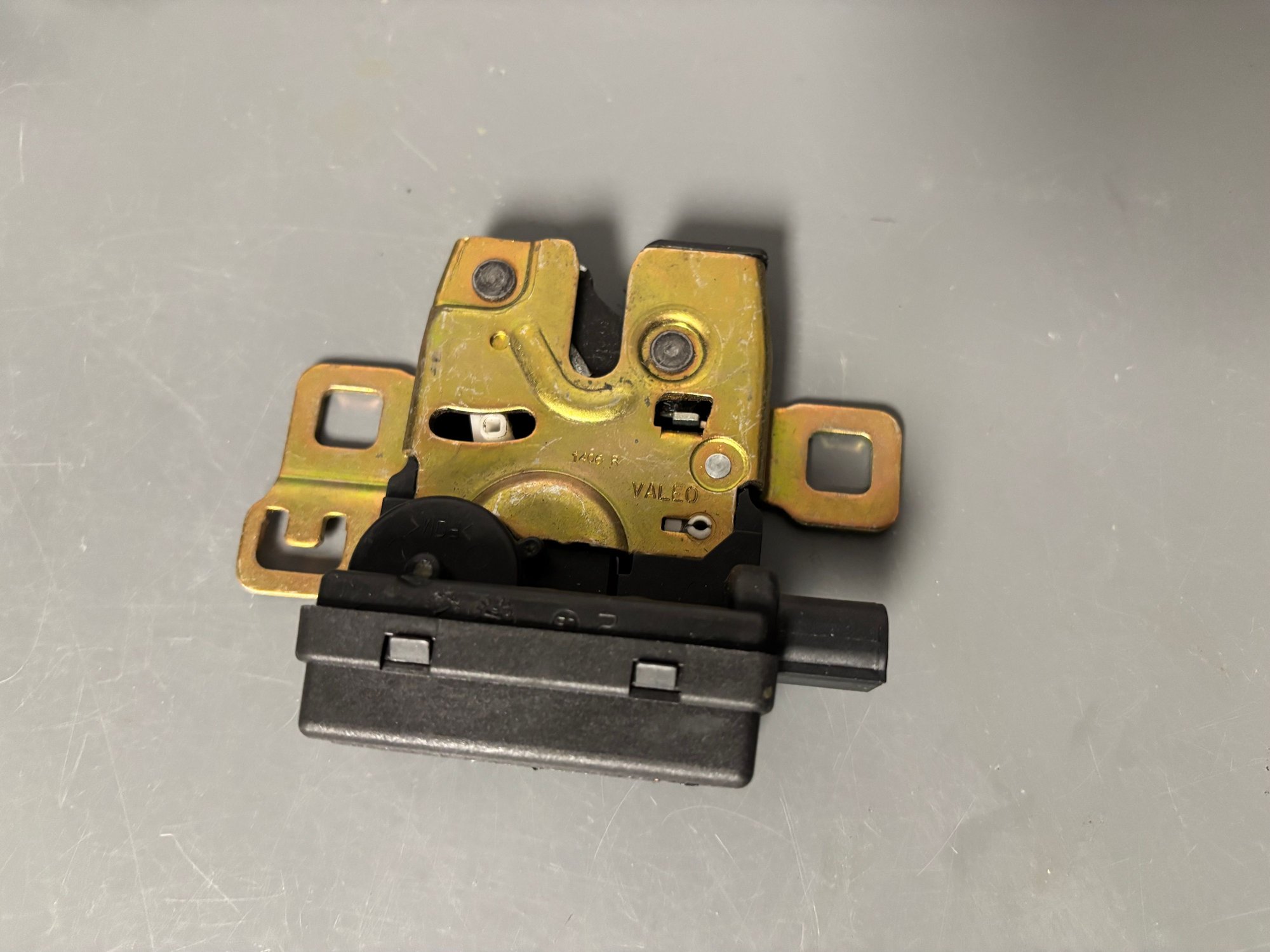 Exterior Body Parts - GENUINE MINI Trunk Lid Lock 51247154656 - Used - 2002 to 2015 Mini Cooper - Cedar Park, TX 78641, United States
