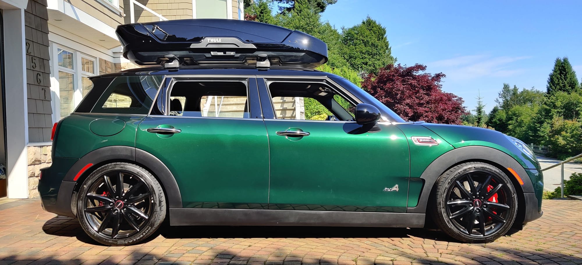 F54 Rooftop Box for storage - North American Motoring