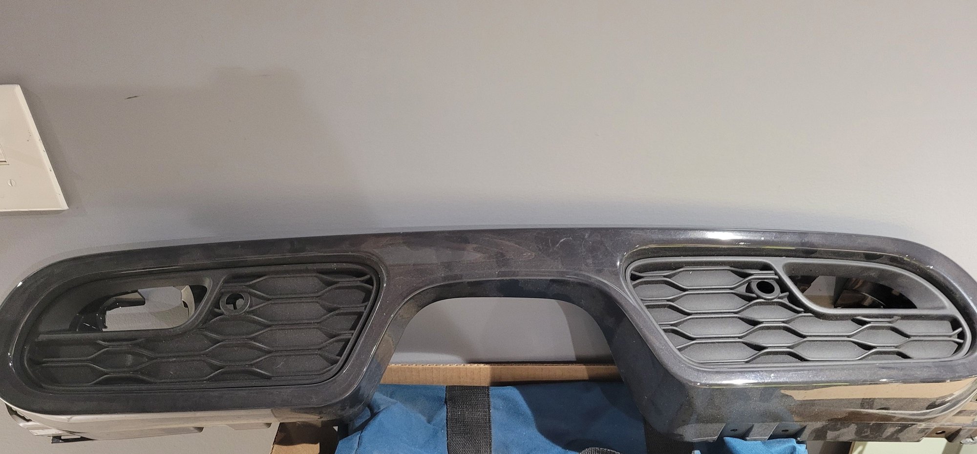 Exterior Body Parts - F56 OEM rear diffuser - Used - 2014 to 2019 Mini F56: Mini Hatch/Hardtop - Seekonk, MA 02771, United States