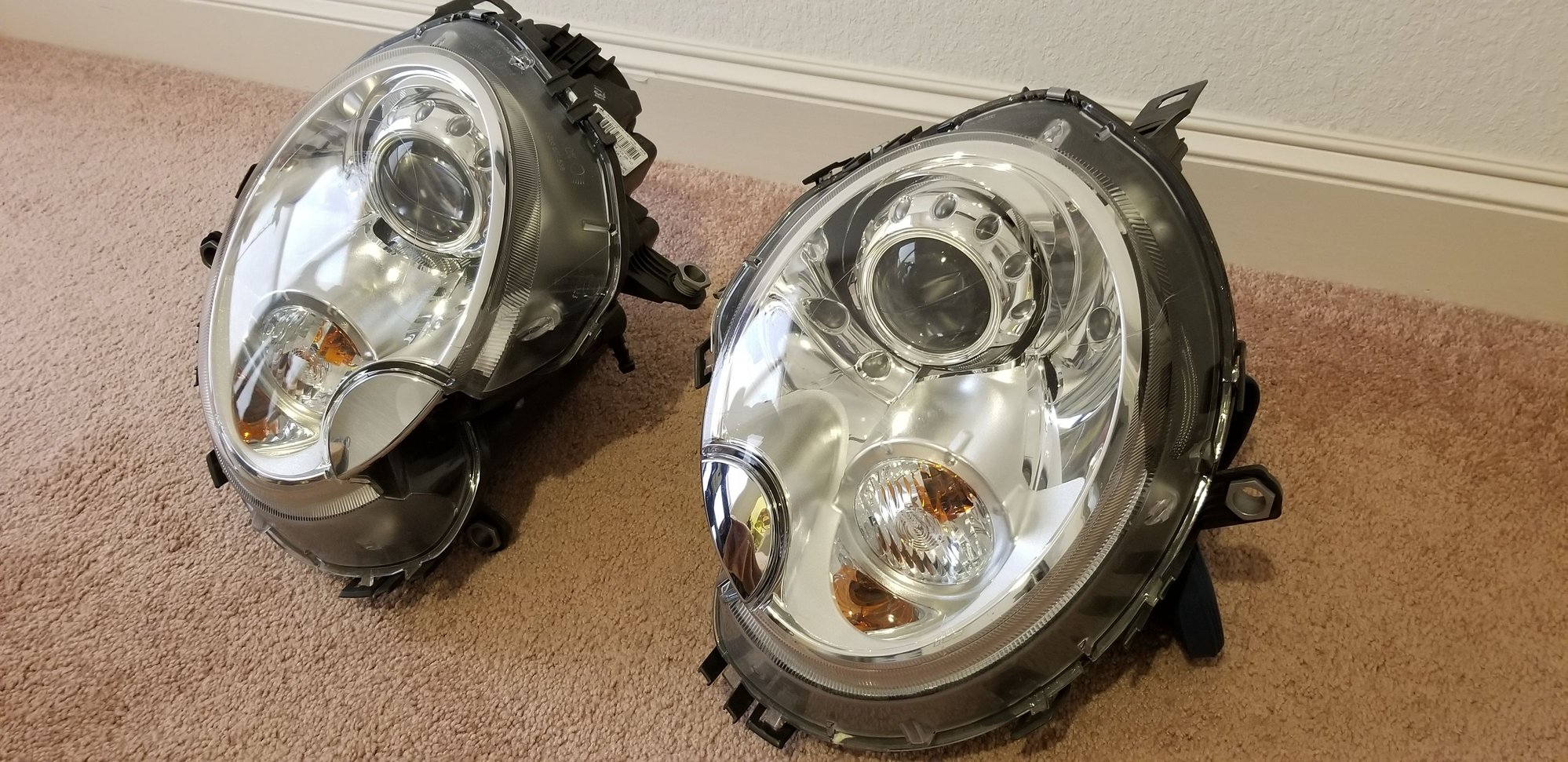 Lights - Like Brand New 2007 - 2013 HID projector headlights - both sides - New - 2007 to 2013 Mini F56: Mini Hatch/Hardtop - 2007 to 2013 Mini R57: "Mk II" Mini Convertible - 2007 to 2013 Mini R55: "Mk II" Mini Clubman - Dallas Fort Worth, TX 76063, United States