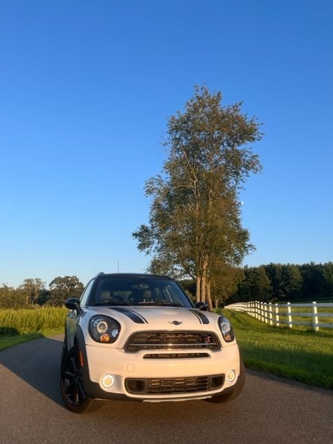 2015 Mini Cooper Countryman - 2015 Mini Cooper Countryman ALL4 S - Used - VIN WMWZC5C53FWM19529 - 115,120 Miles - 4 cyl - AWD - Manual - SUV - White - Monroe, CT 06468, United States
