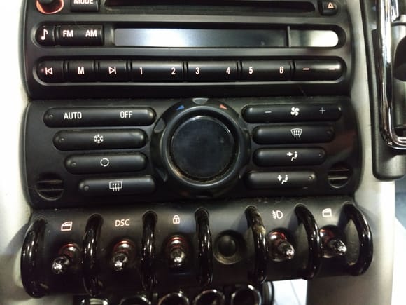 notice that there are no dash lighting in the head unit
