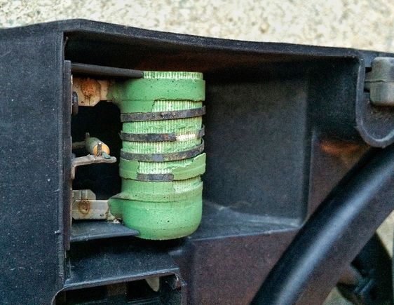 Failed OEM fan resistor with break in coil.