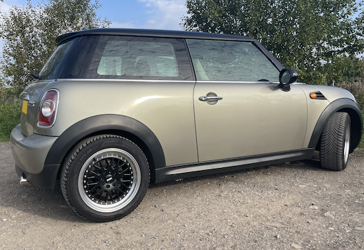 R56 with JR10 16 inch wheels on 205/50/16 tyres