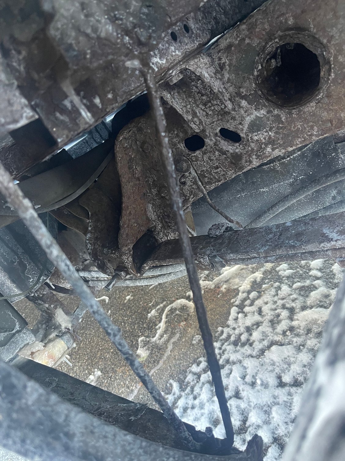 Driver side leaf mount