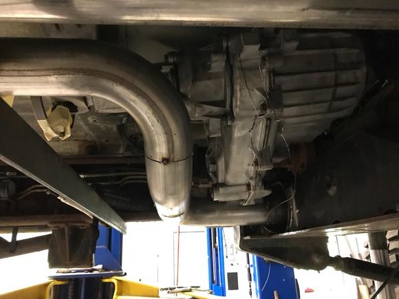 Left side pipe thru crossmember 