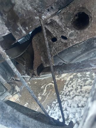 Driver side leaf mount