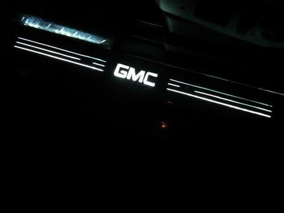 Illuminated GMC sill plate