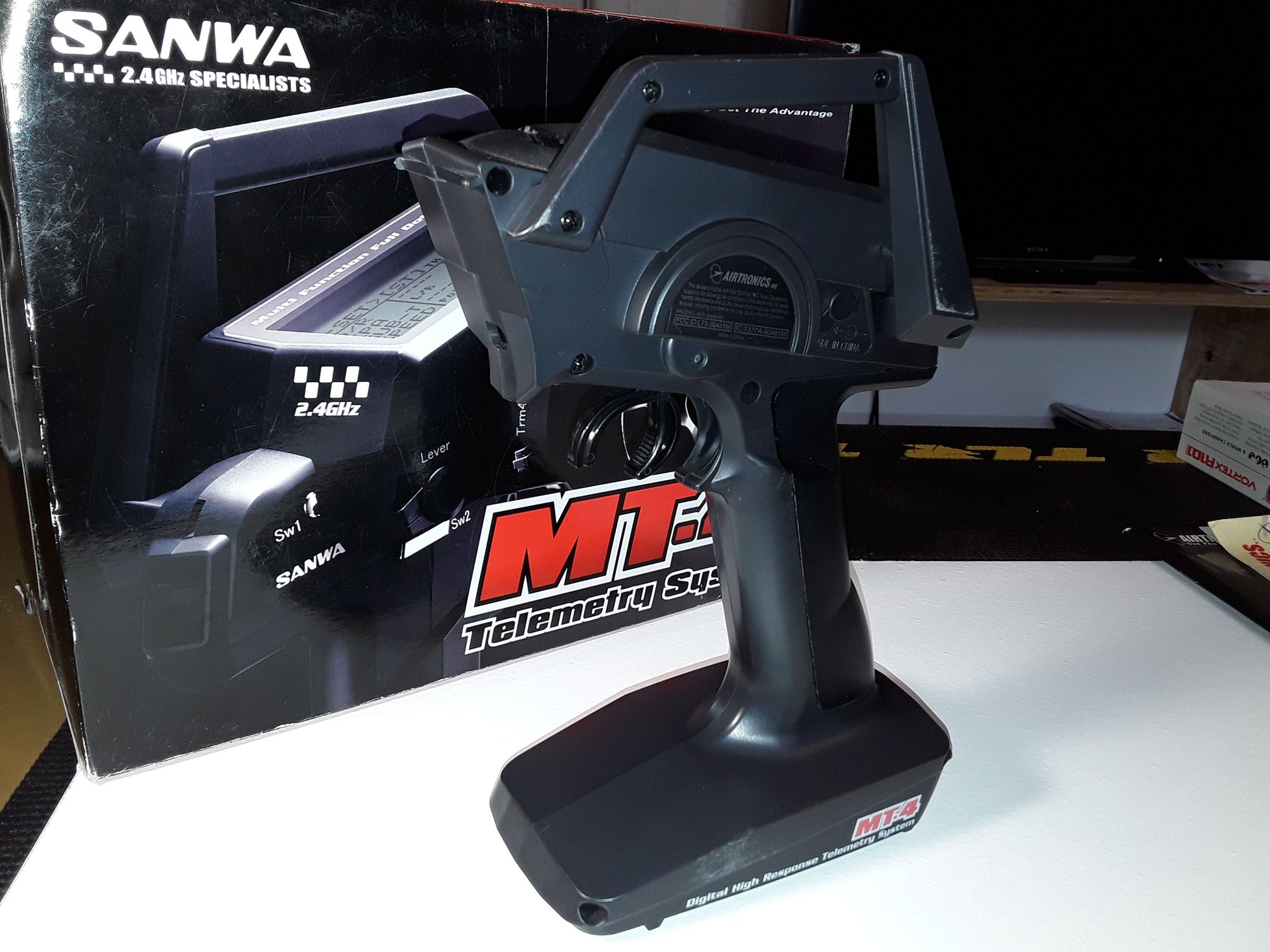 Airtronics mt4 radio and reciever excellent complete system - R/C Tech