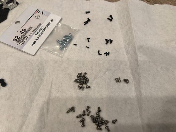 Nothing like small screws to make a build high stress. In the bag are 3x6mm sockerhead for comparison 