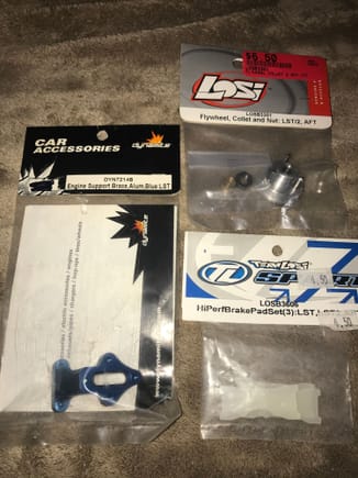 The trifecta of rare parts. Dynamite aluminum nave, losi high performance brake pads, and the brand new lst flywheel . Super excited to have these rare parts and look forward to installing them!