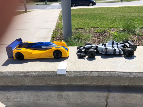 As cool as it would look with proper bodies. I still kinda want my 1/10 F1 to have a mini version. 