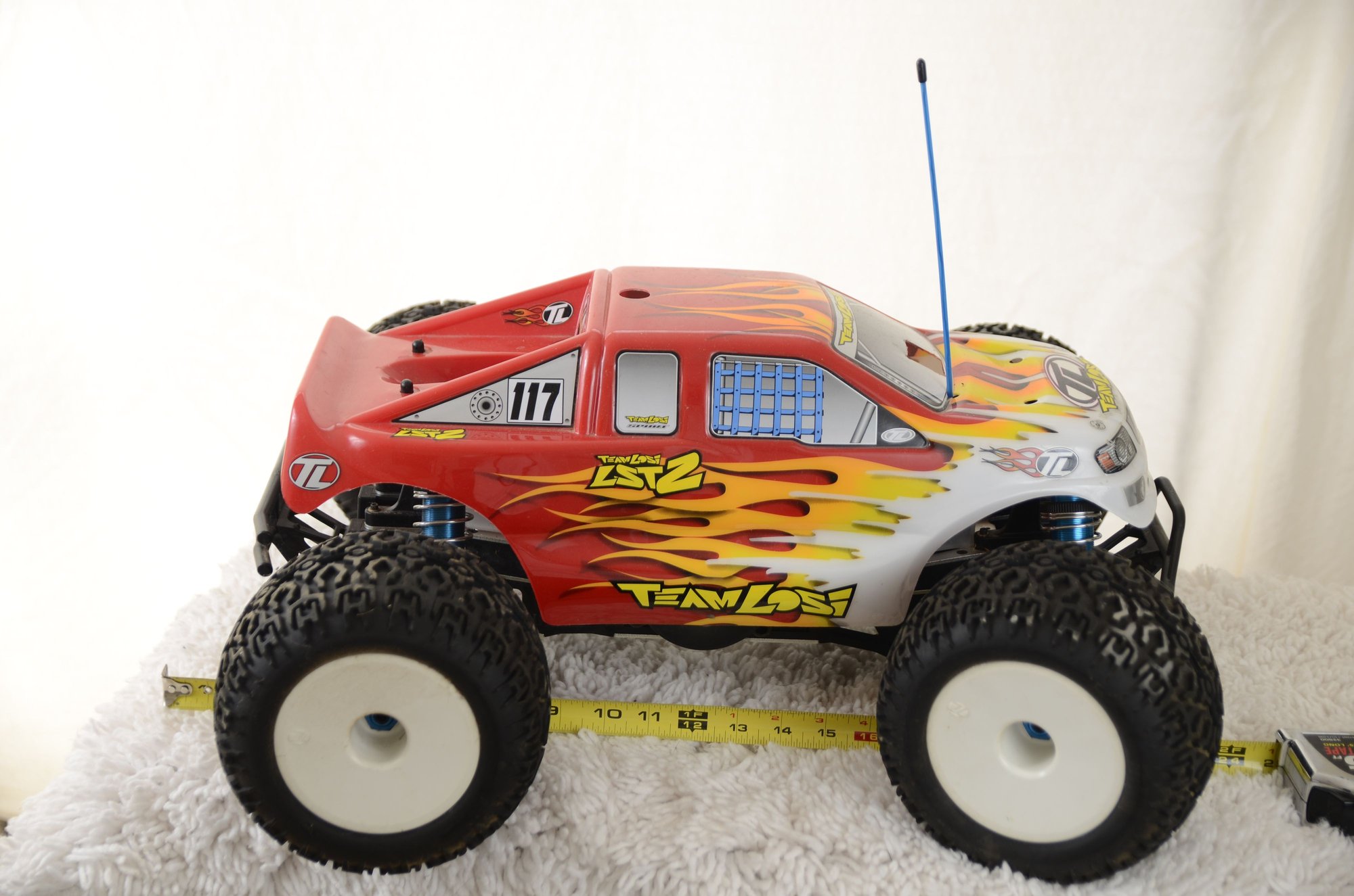 team losi lst2 nitro monster truck