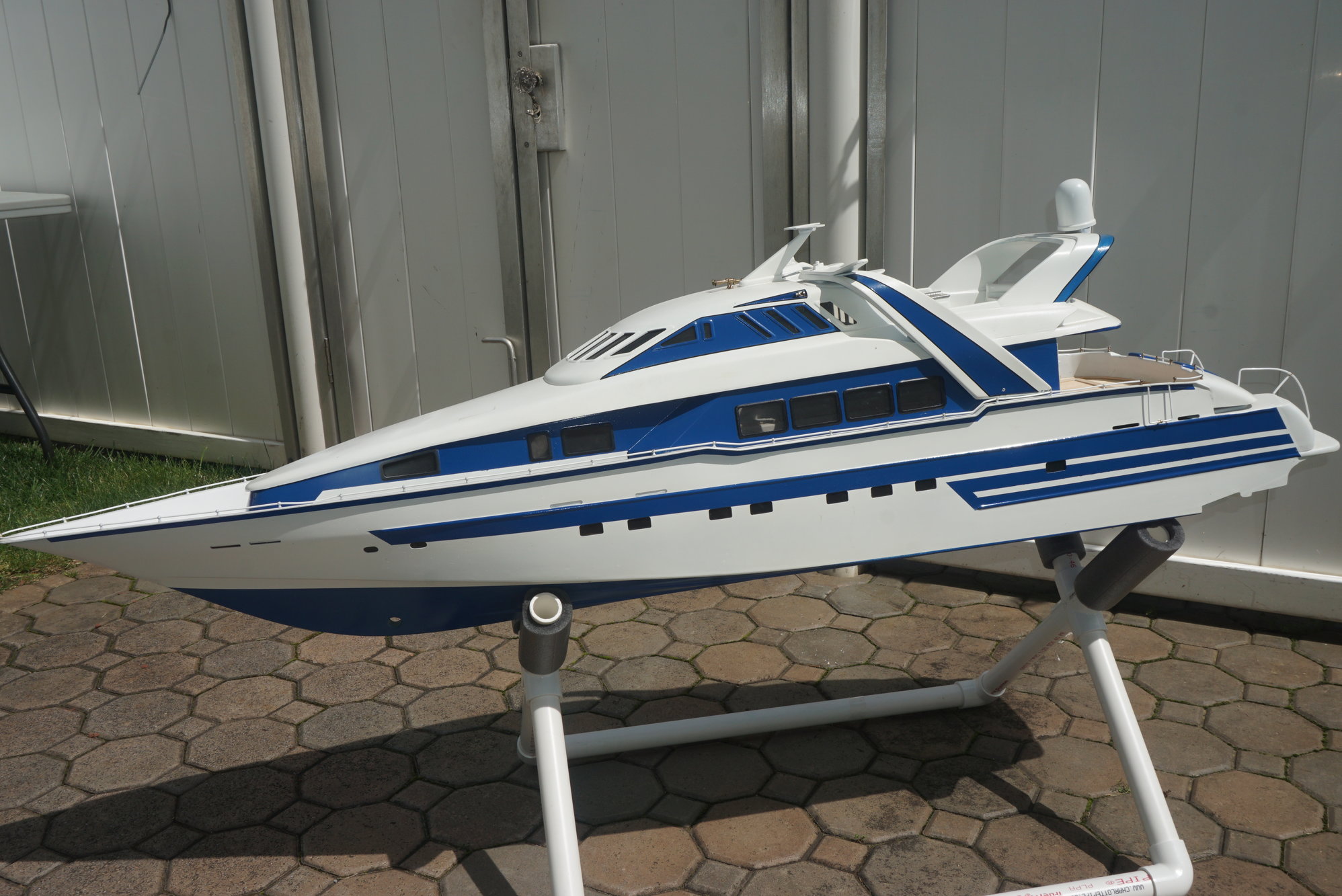 rc yacht moonraker