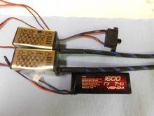 This box makes an audible snap when it sparks, with the RinkyDinkxl look alike the spark is neither audible nor very visible, I have to hold my hand over the plug for shade in order to see it.