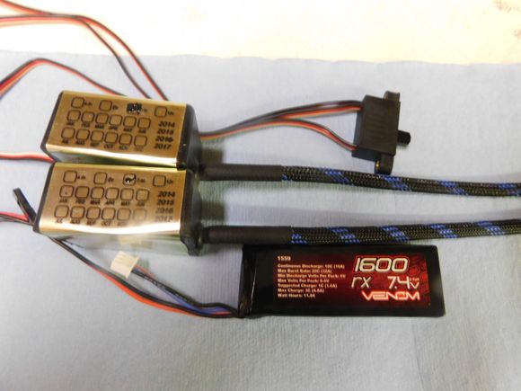 This box makes an audible snap when it sparks, with the RinkyDinkxl look alike the spark is neither audible nor very visible, I have to hold my hand over the plug for shade in order to see it.