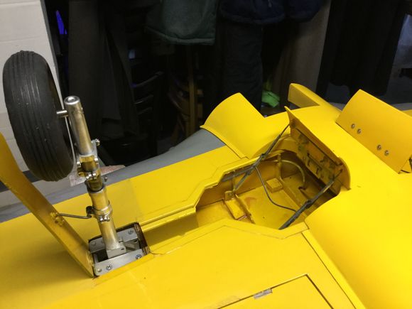 Landing gear bay mechanisms 