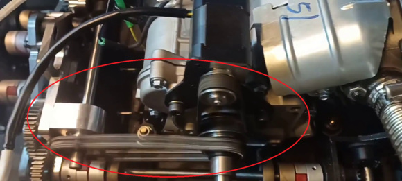 Engine shaft power and charging process at the same time