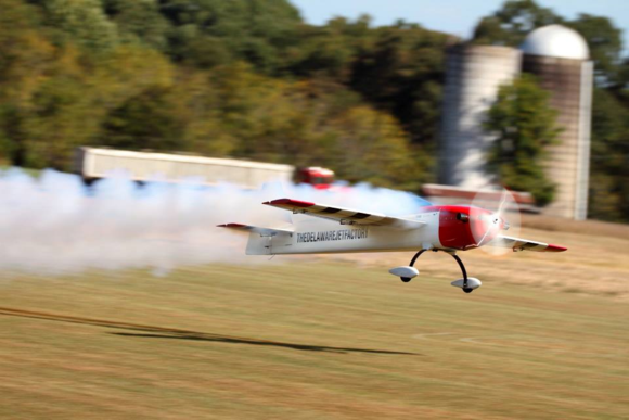 lands and takes off soooo easy