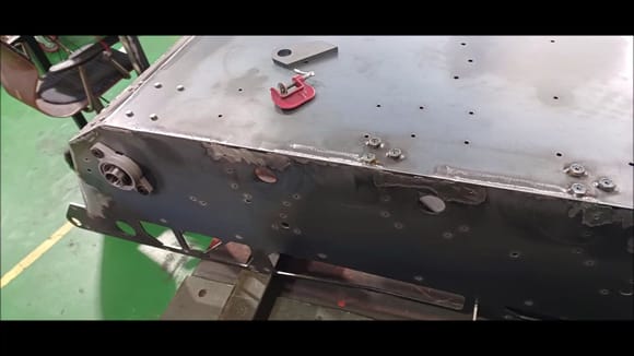 Arrange the weld surface with a grinder from time to time
