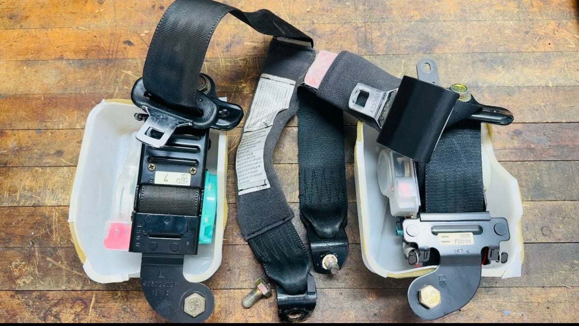 Interior/Upholstery - 93 Black Seat Belts, Driver and Passenger $275 - Used - 1993 to 1995 Mazda RX-7 - Melbourne, FL 32940, United States