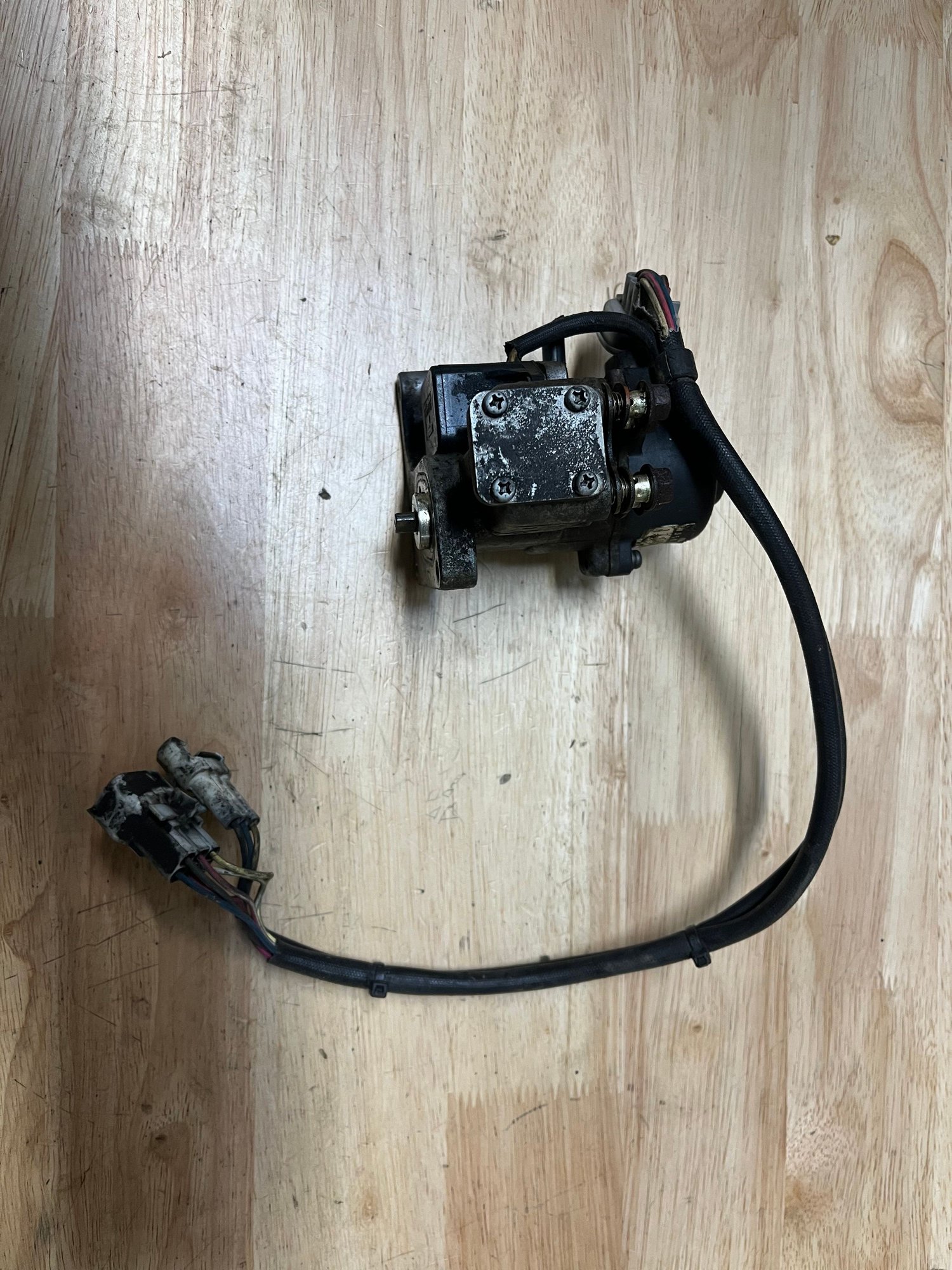 Engine - Electrical - 89-91 MAZDA RX-7 FC3S S5 Electronic Oil Metering Pump - Used - 1989 to 1991 Mazda RX-7 - Flagstaff, AZ 86001, United States