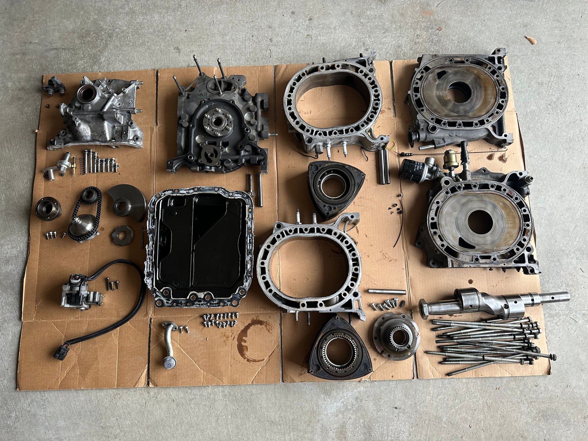 1994 Mazda RX-7 - 13B REW Low Mileage Engine Partout: Irons, Housings, Rotors, Eccentric Shaft, Oil Pan - Palmdale, CA 93531, United States