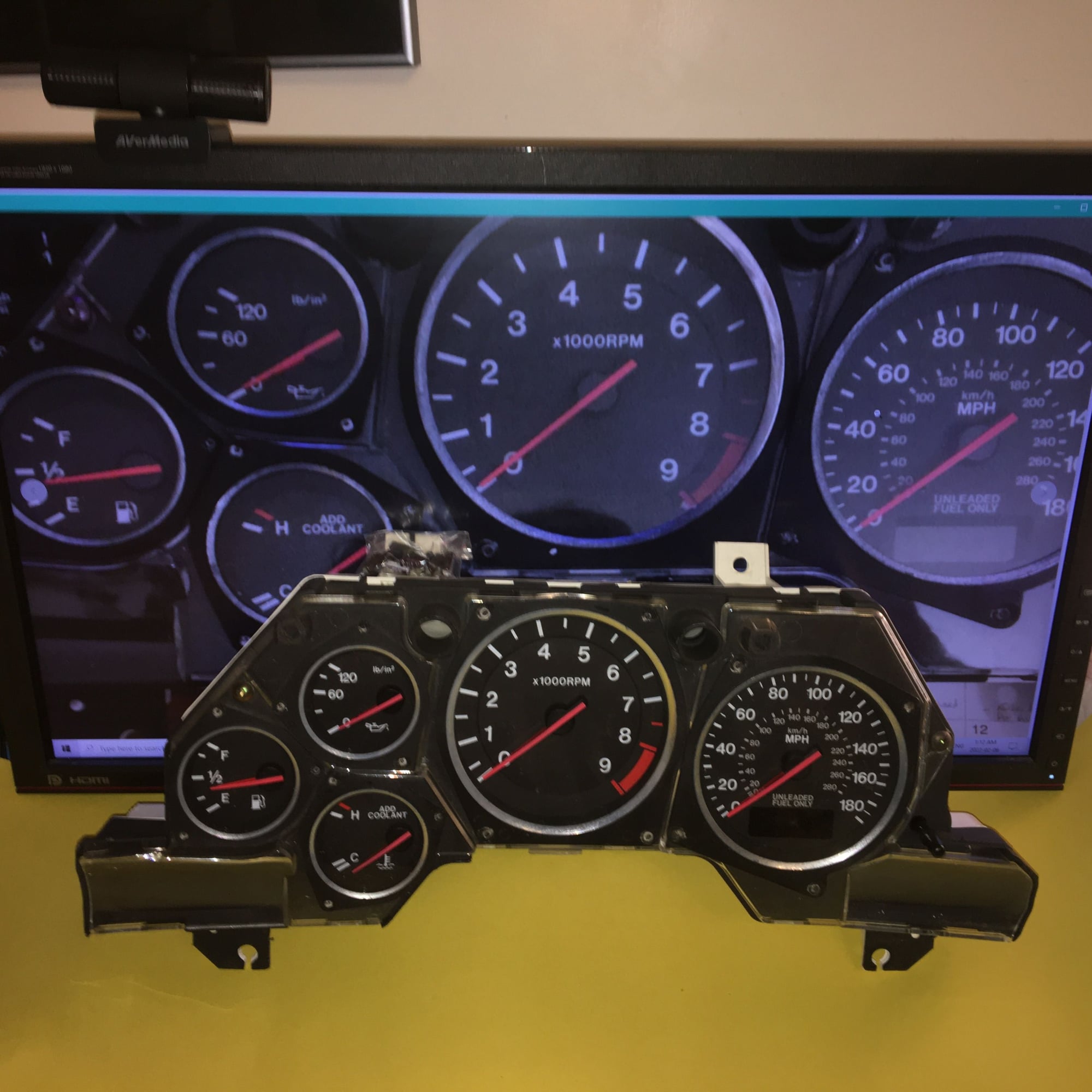 Interior/Upholstery - Gauge Cluster. USDM, FD3S, 180 MPH/280 KPH - Used - 1993 to 1995 Mazda RX-7 - Richmond, BC V7C 2R, Canada