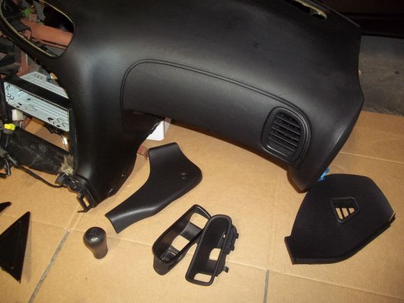 dash pad, right end panel, right knee oval, door cups and oem shift knob