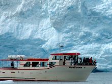 glacier_and_boat.jpg