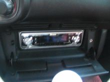 Aftermarket-head-unit-with-.jpg