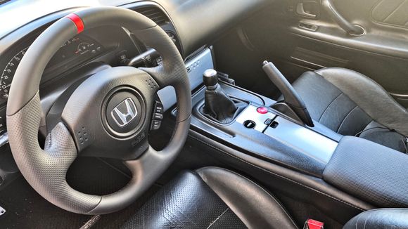 For the steering wheel, I went for the D shaped wheel with black stitching, black perforated leather on sides, flat bottom, M3 thickness, red noon stripe, and thumb rests.