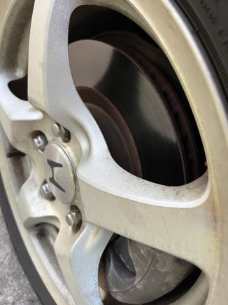 Rotors even look darker, like there is a good amount of pad material on there
