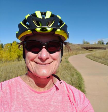 Saturday afternoon.  Me, happy at my halfway point of 16 miles, knowing that I'm getting in a good ride before the snow hits tonight.