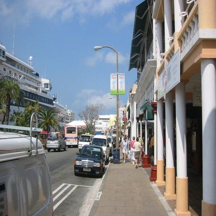 Hamilton, main street cruise ship to left.jpg