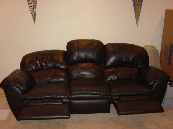 Dec 5, 2005 First snow &amp; black couch 006.jpg