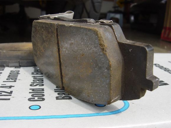 1 front pad with a little "crumble"