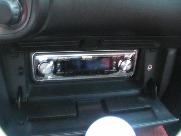 Aftermarket-head-unit-with-.jpg