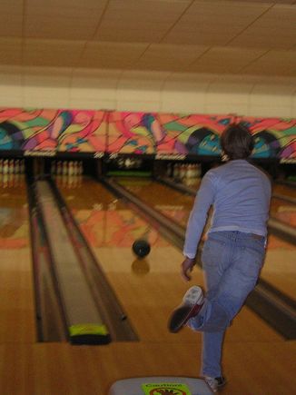 SHSM Bowling Night Oct06 05.JPG
