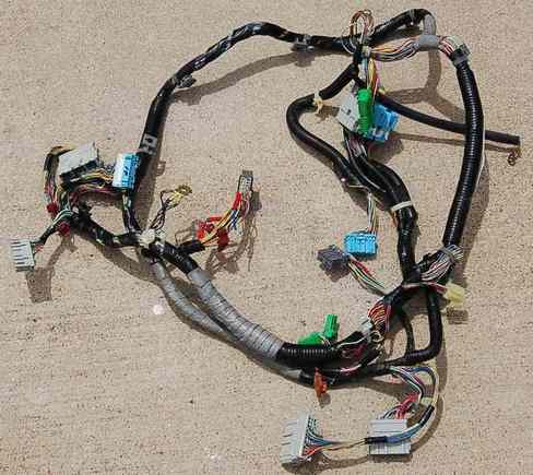 AP1 Dash Harness.JPG
