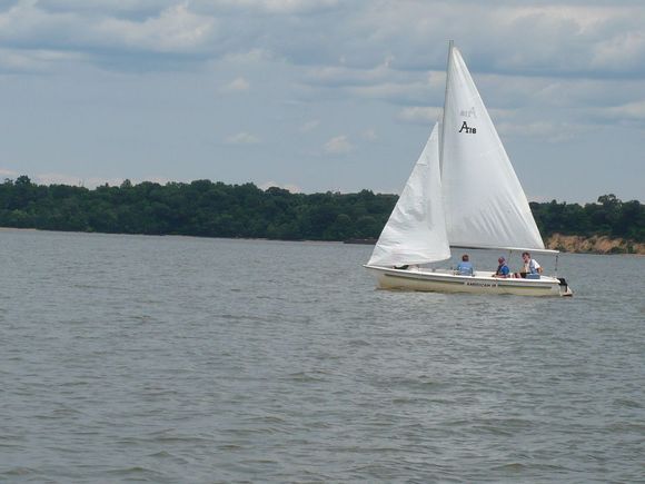Sailing - kids 2009 001.jpg