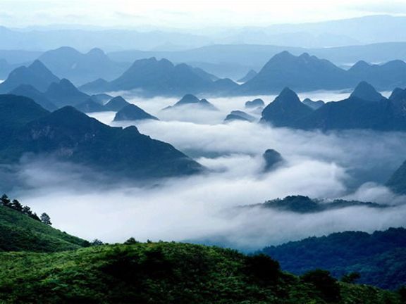 b looking down at li river mist.jpg