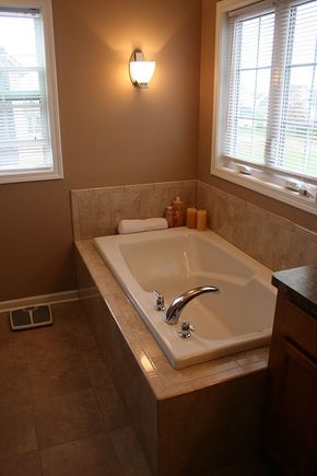 Master Bath 2.JPG