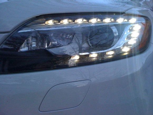 Q7 headlight.jpg