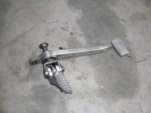 03-04 636 right front peg assy without bracket..
includes peg w/peg mount&amp;rear brake lever,, as seen