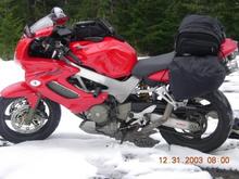 Road Trip-1st day 5/21/10. 12" of snow going over Willamette Pass...Yes we pushed on-literaly. Pushed the SH and Blackbird at least a mile thru the snow rather than going all the way back to Estacada then slabbing it.