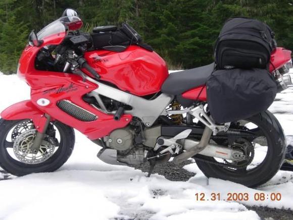 Road Trip-1st day 5/21/10. 12" of snow going over Willamette Pass...Yes we pushed on-literaly. Pushed the SH and Blackbird at least a mile thru the snow rather than going all the way back to Estacada then slabbing it.