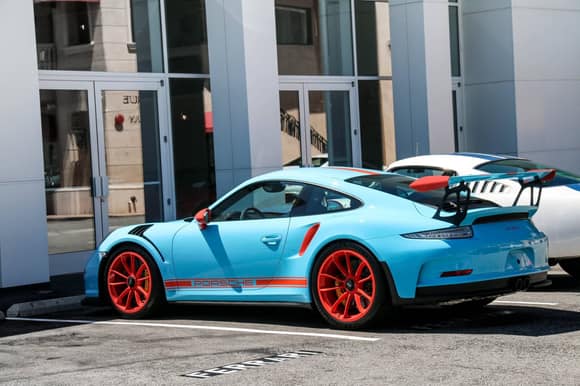 GT3RS Gulf-style color. Facebook: Nathan Craig Photography