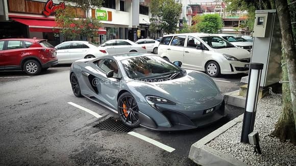 Malaysia Supercars: Stunning Mclaren 675LT spotted by @carspottingsmalaysia.
