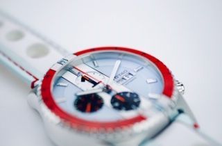 Check out that amazing Sapphire Bezel. This watch is made to best of the industry standard